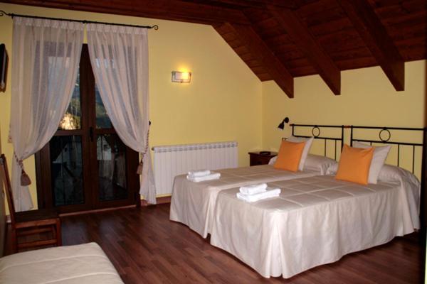 Hostal Rural Casa Parda Tramacastilla de Tena Habitación foto